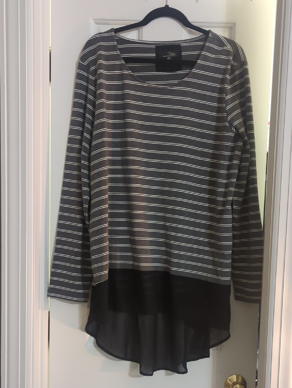 Suzanne Betro Gray and Black Striped Long-Sleeve Layered Hem Top
